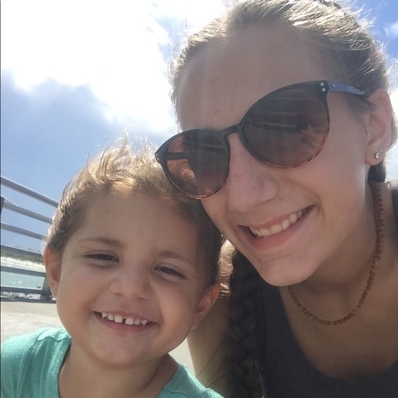 Meet your Posher, Hannah - Picture 1 of 1